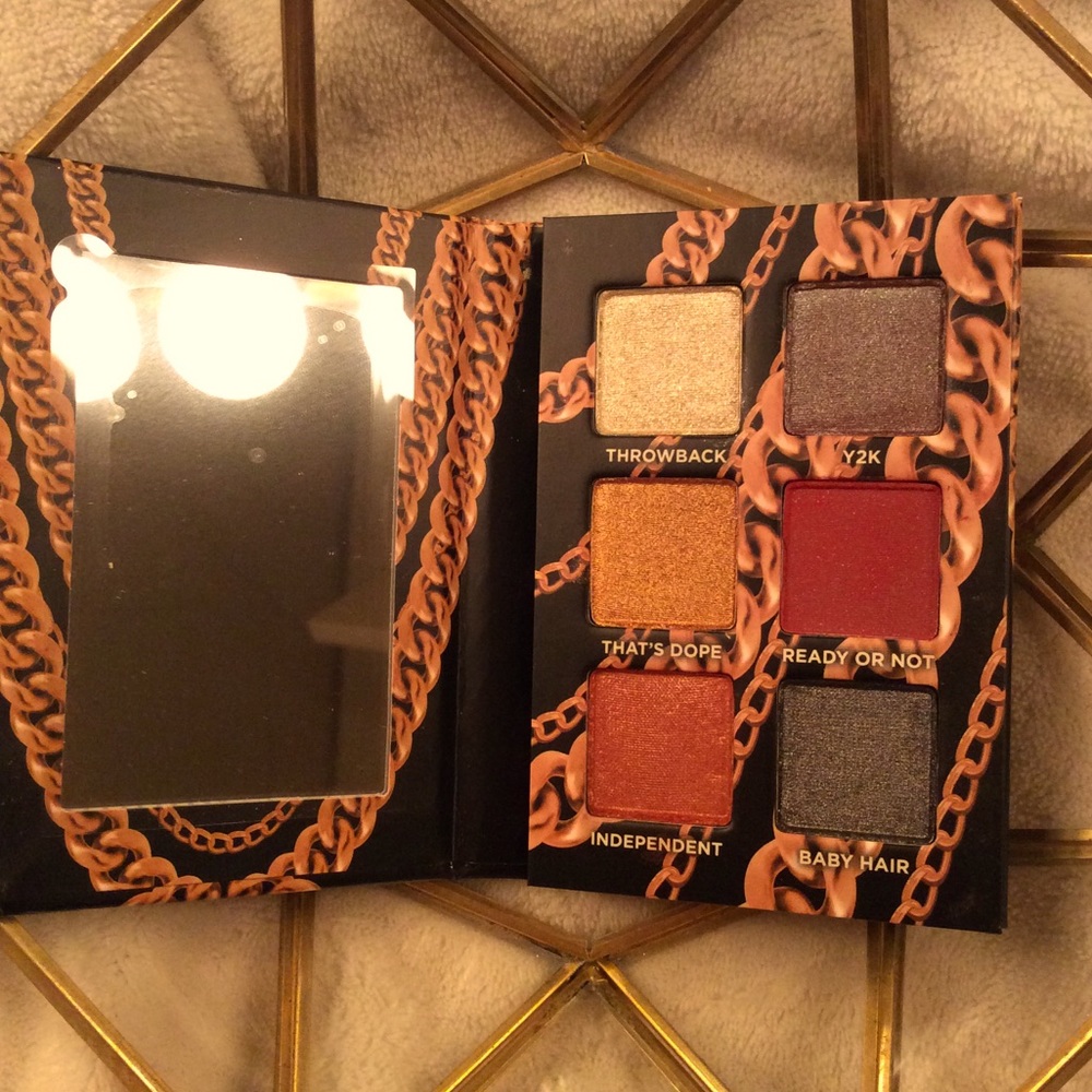 Urban Decay Soundtrack 00’s eyeshadow palette